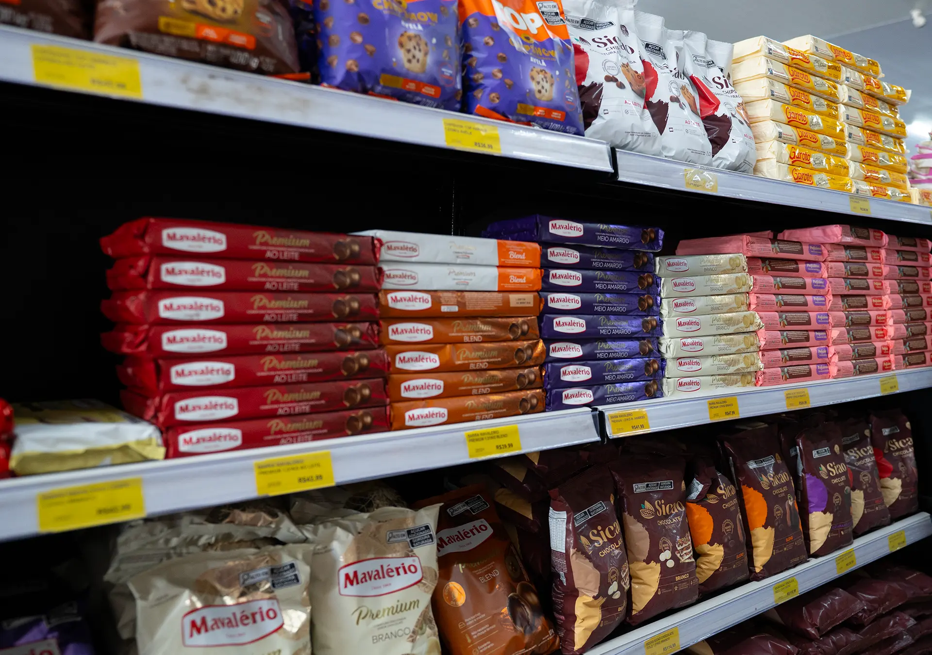 Produtos da linha de confeitaria disponíveis na loja da Embala Mais